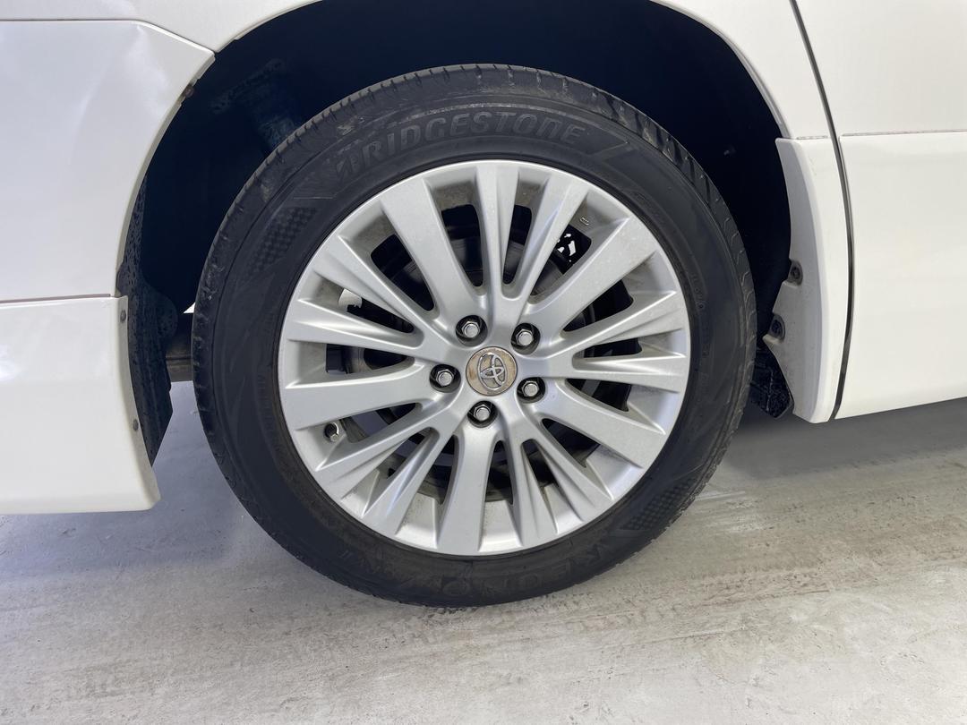 Photo '12' of Toyota Alphard