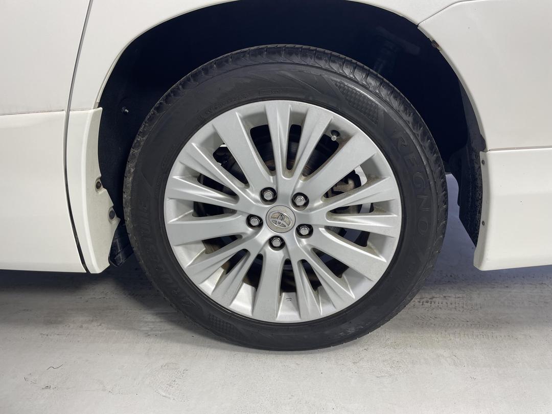 Photo '11' of Toyota Alphard