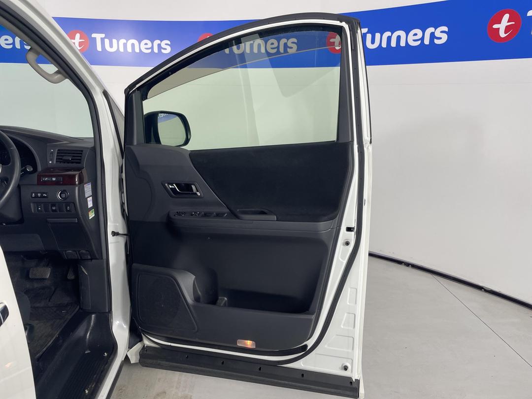 Photo '15' of Toyota Alphard