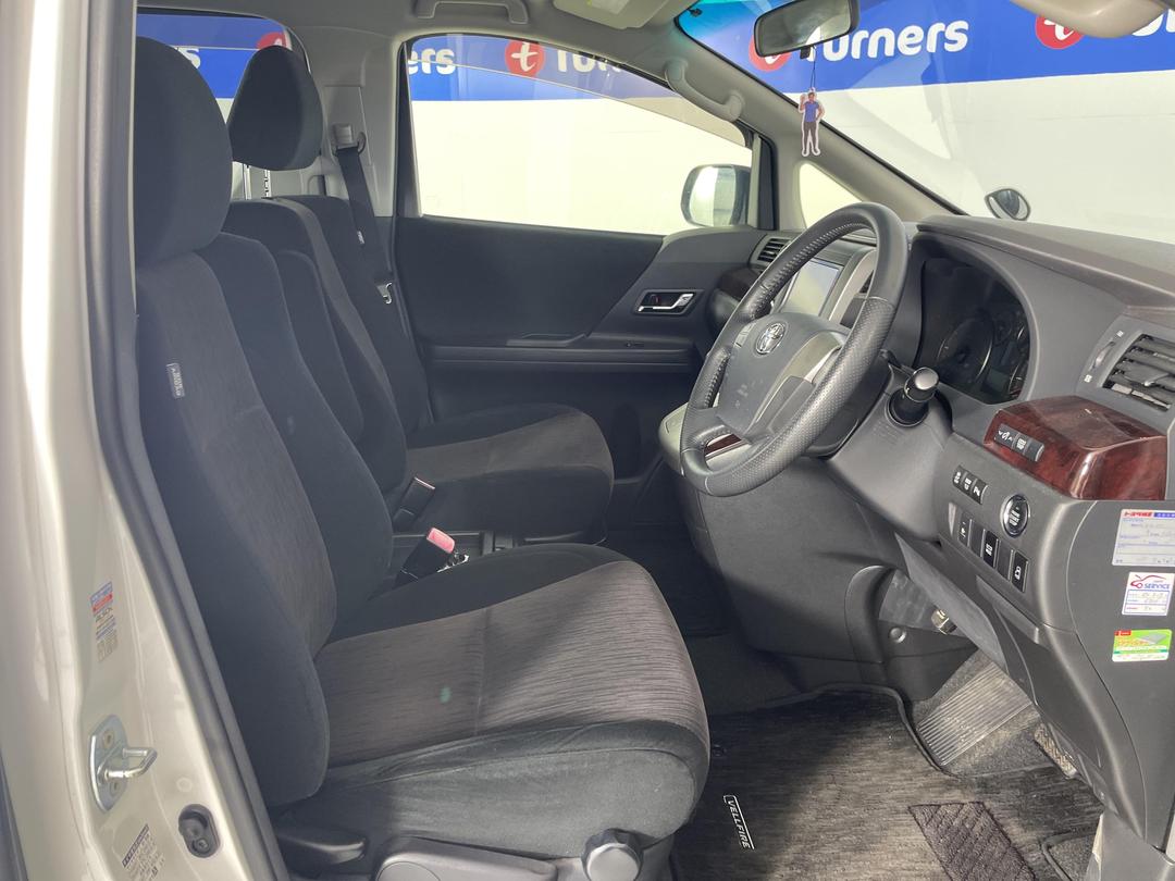 Photo '16' of Toyota Alphard