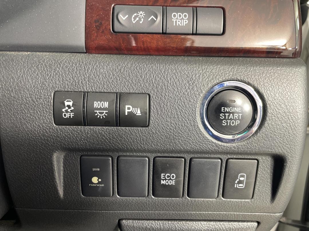 Photo '23' of Toyota Alphard