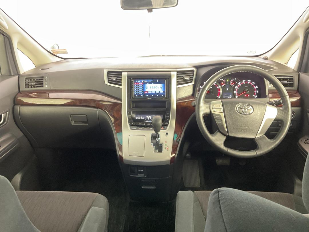Photo '17' of Toyota Alphard