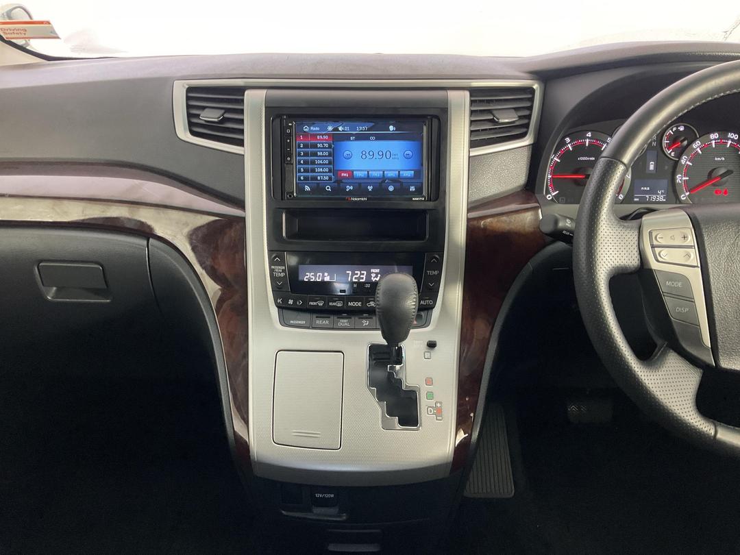 Photo '18' of Toyota Alphard
