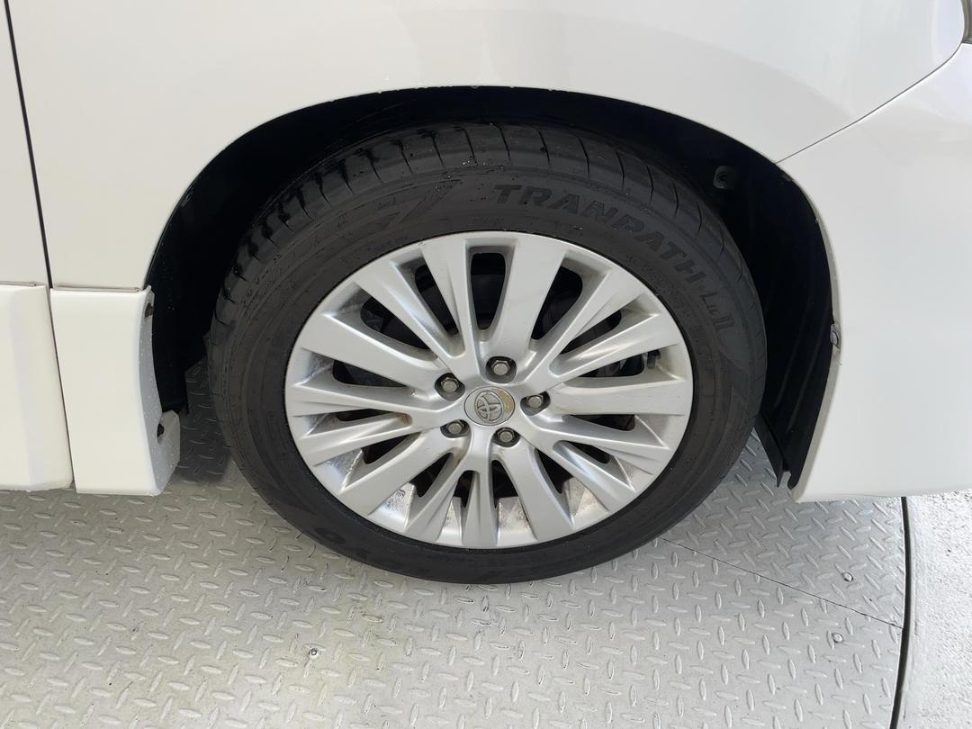 Photo '9' of Toyota Alphard