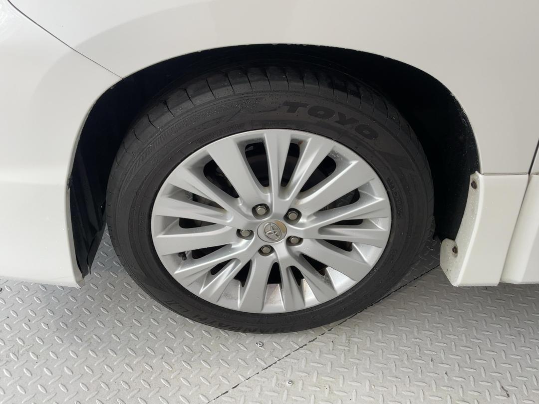 Photo '10' of Toyota Alphard