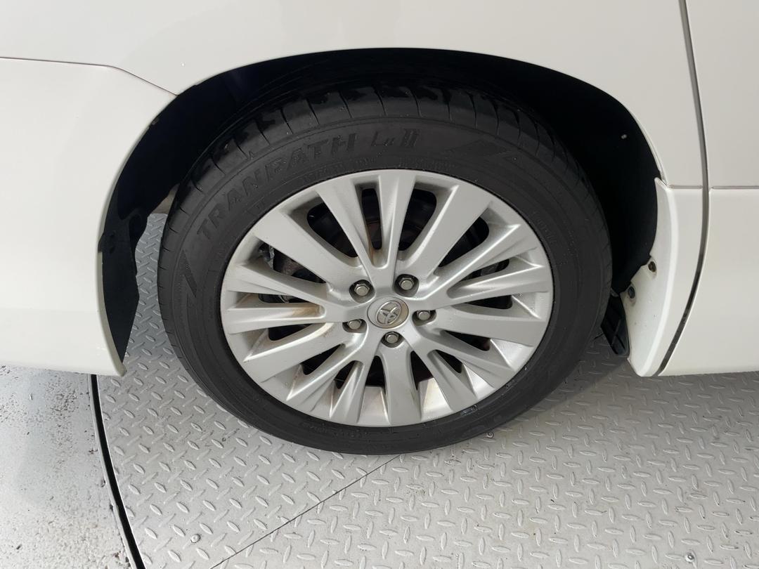 Photo '12' of Toyota Alphard