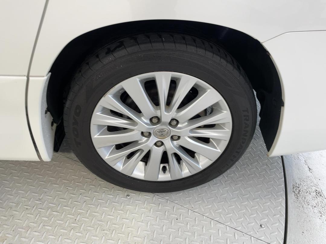 Photo '11' of Toyota Alphard