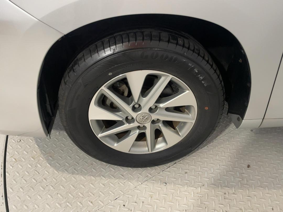 Photo '10' of Toyota Alphard