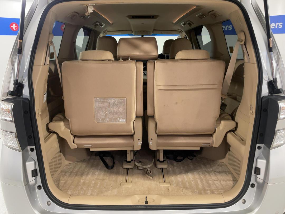 Photo '14' of Toyota Alphard