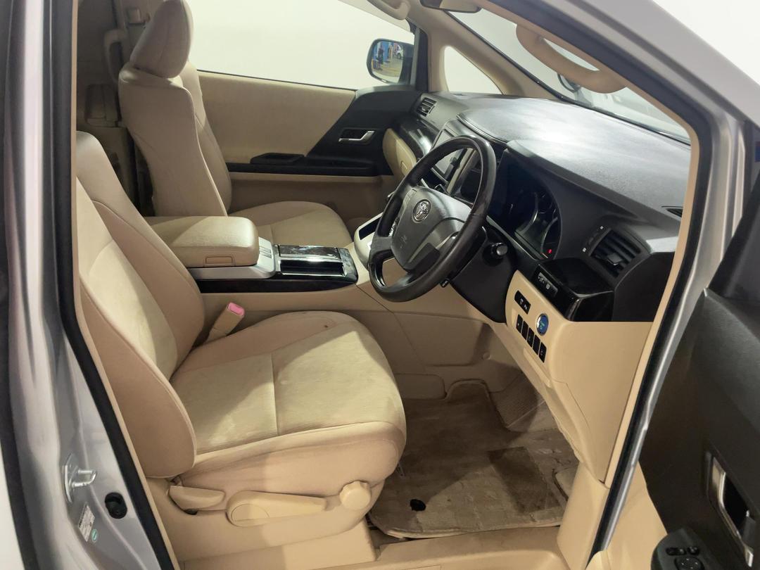 Photo '16' of Toyota Alphard