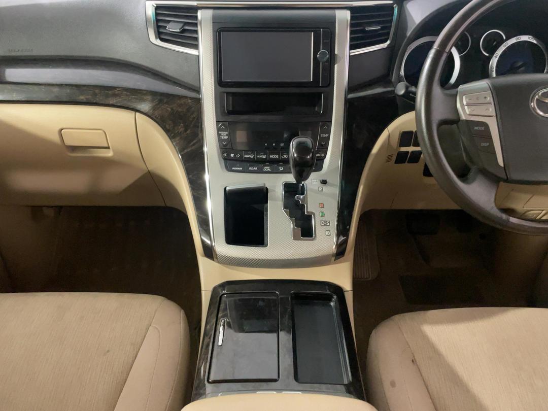 Photo '18' of Toyota Alphard