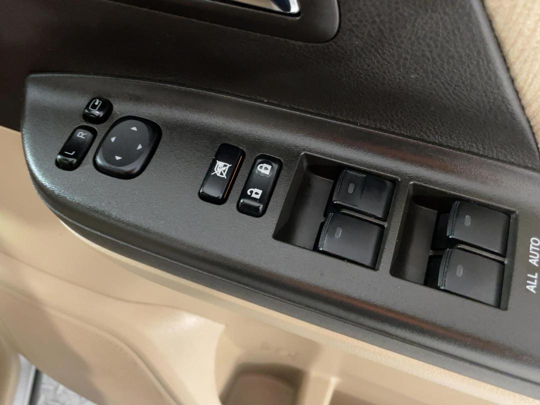 Photo '24' of Toyota Alphard