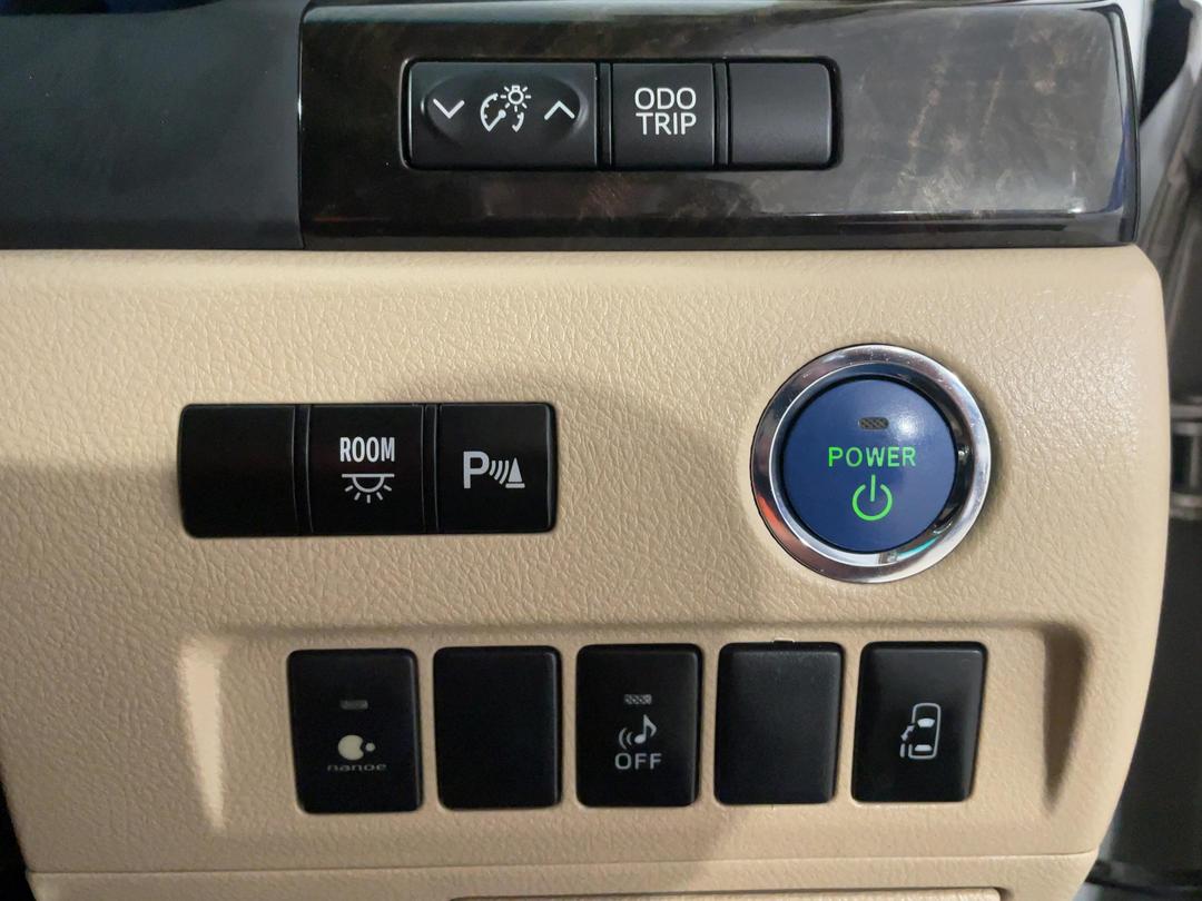 Photo '25' of Toyota Alphard