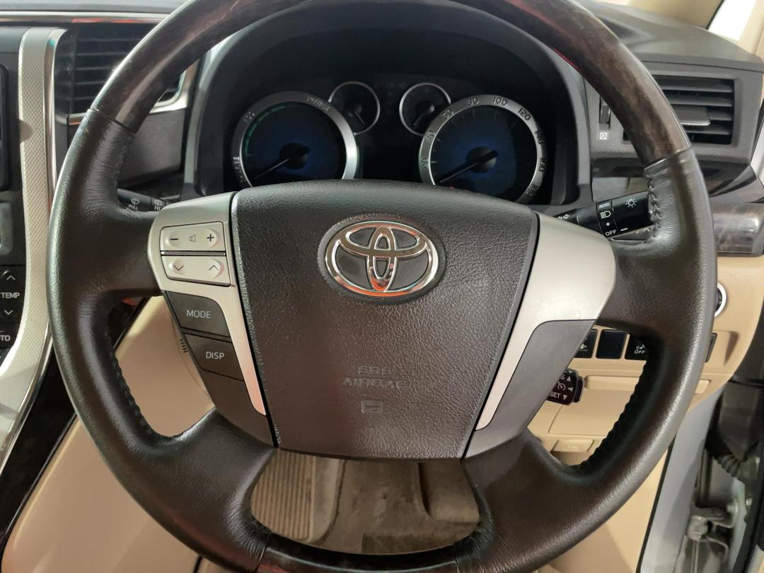 Photo '27' of Toyota Alphard