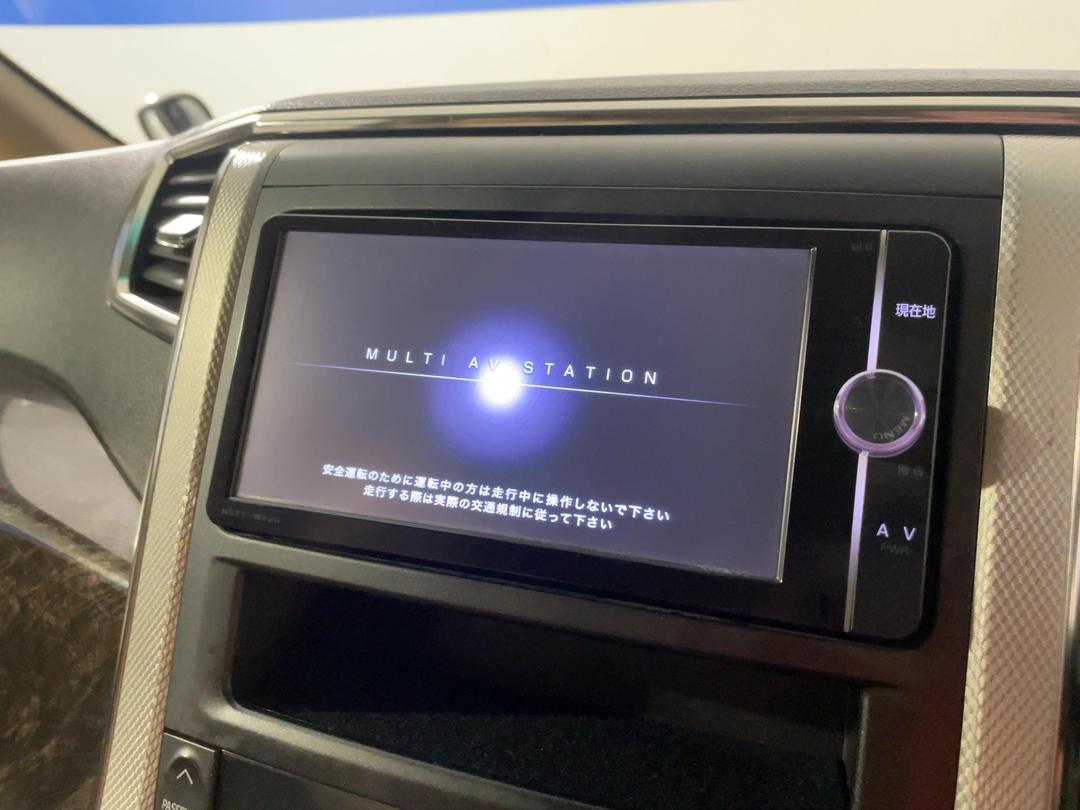 Photo '28' of Toyota Alphard