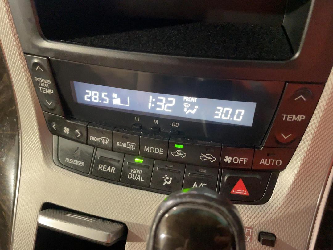Photo '30' of Toyota Alphard