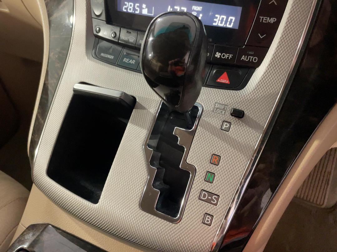 Photo '31' of Toyota Alphard