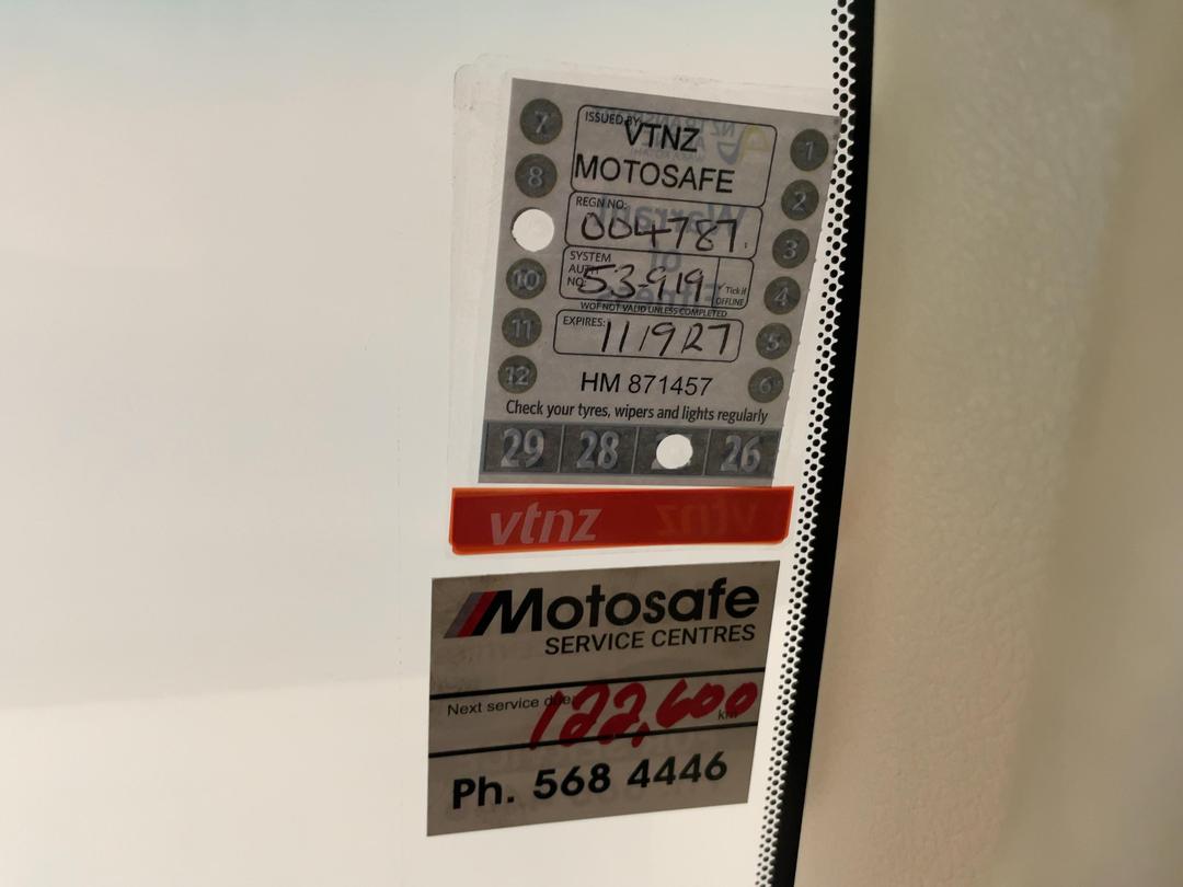 Photo '33' of Toyota Alphard