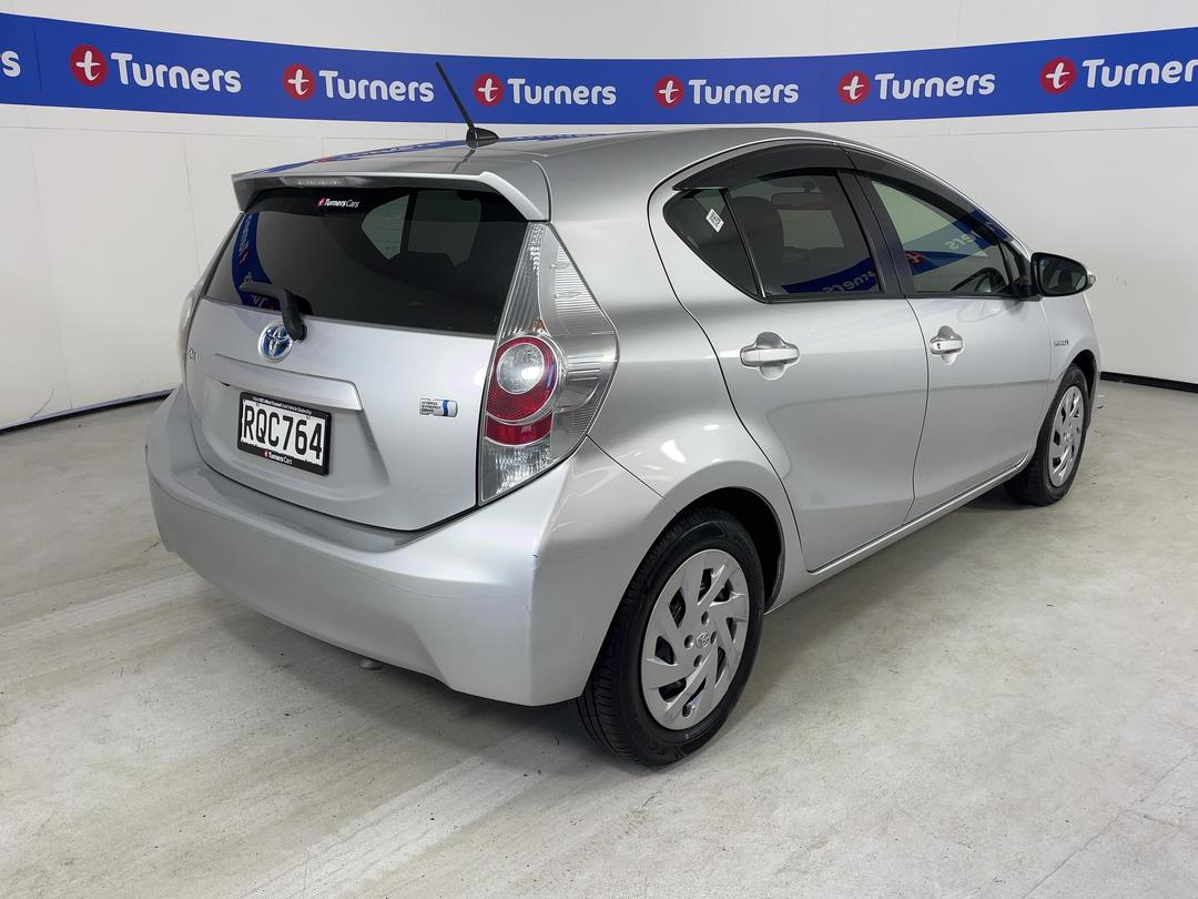 Photo '7' of Toyota Aqua