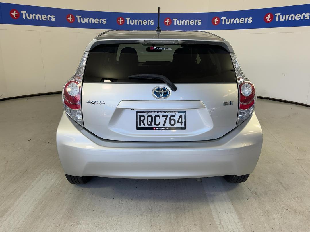 Photo '6' of Toyota Aqua