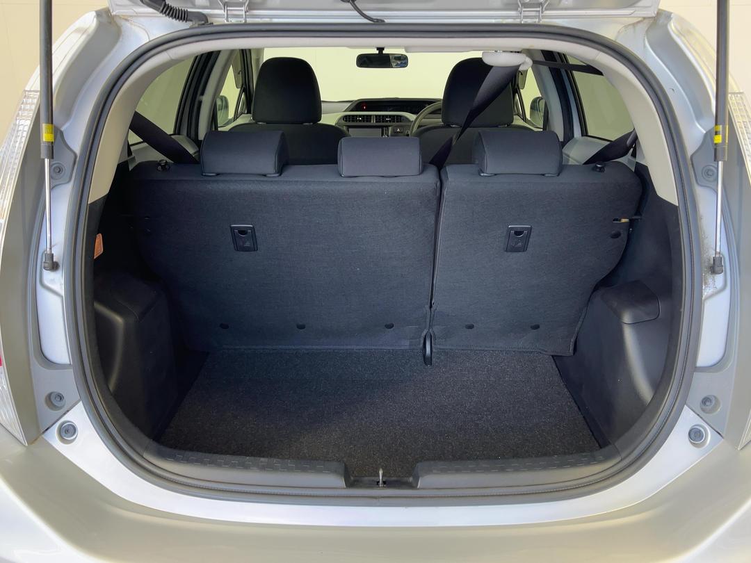 Photo '14' of Toyota Aqua