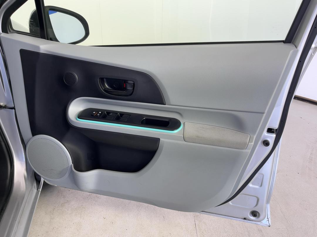 Photo '15' of Toyota Aqua