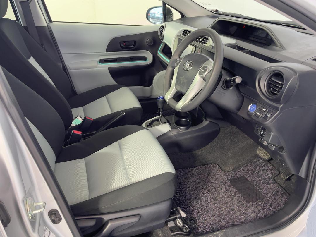 Photo '16' of Toyota Aqua