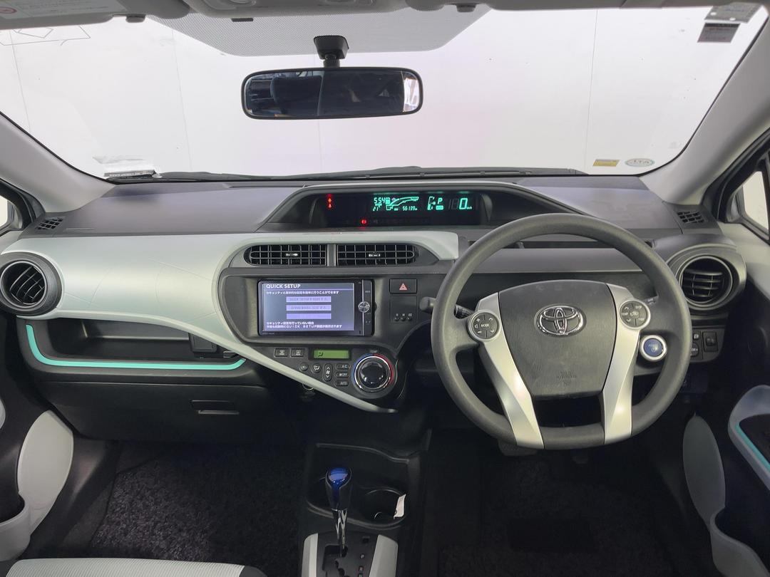 Photo '17' of Toyota Aqua