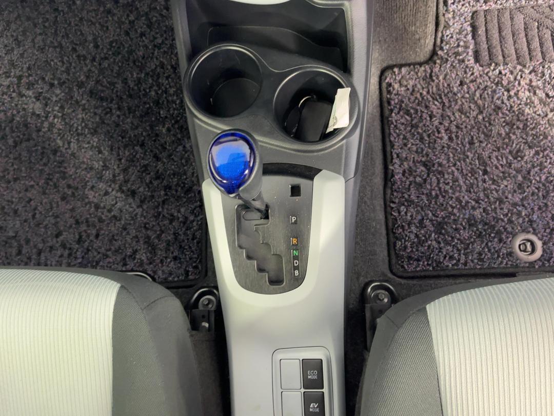Photo '18' of Toyota Aqua