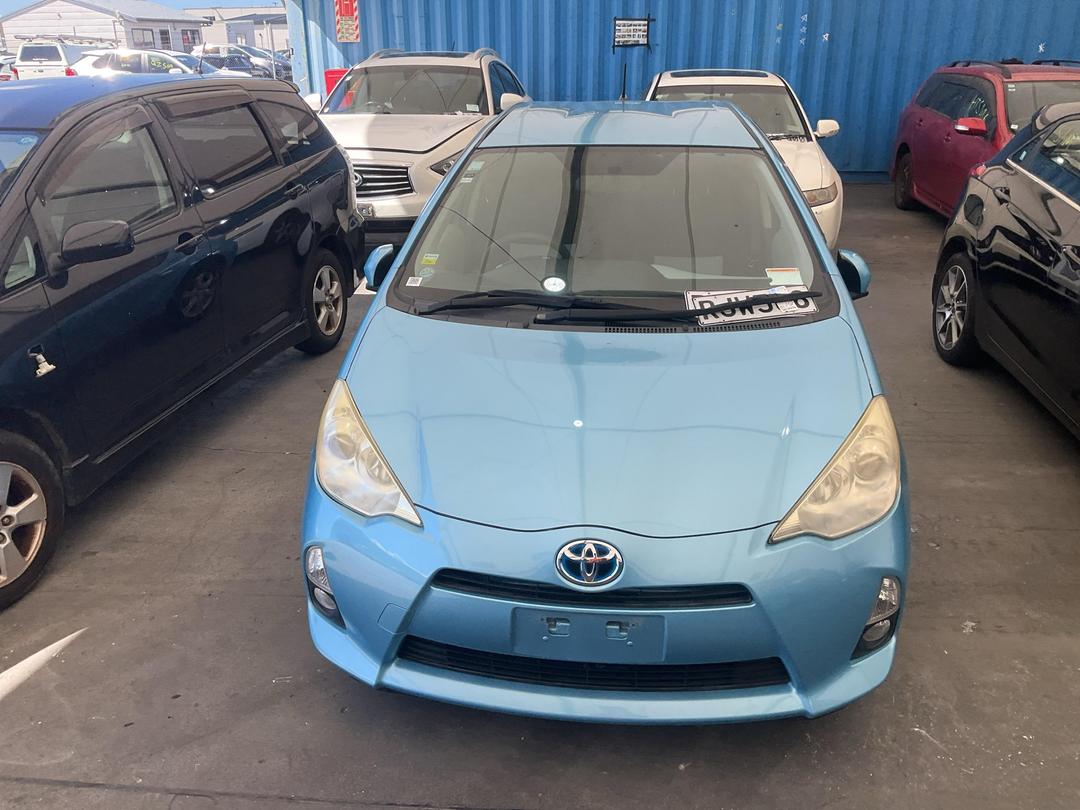 Photo '4' of Toyota Aqua Hybrid