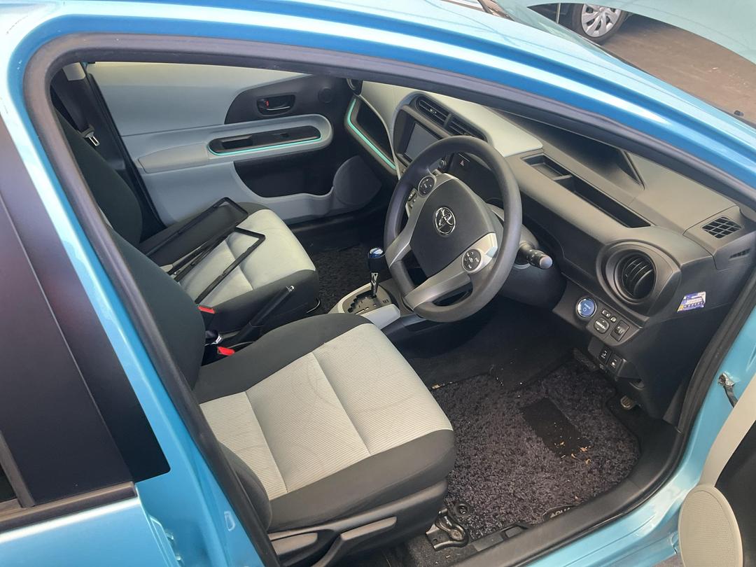 Photo '19' of Toyota Aqua Hybrid