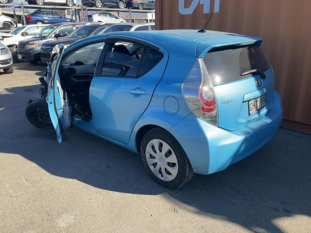 Photo '4' of Toyota Aqua