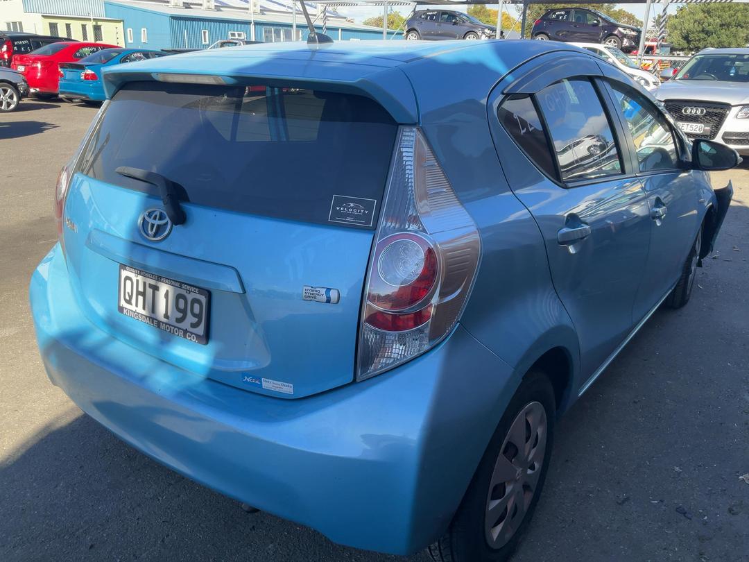 Photo '6' of Toyota Aqua