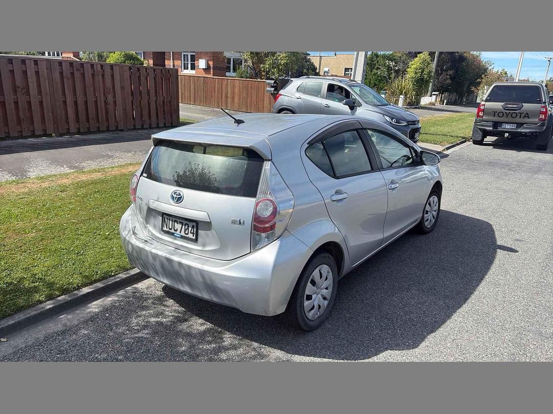 Photo '3' of Toyota Aqua