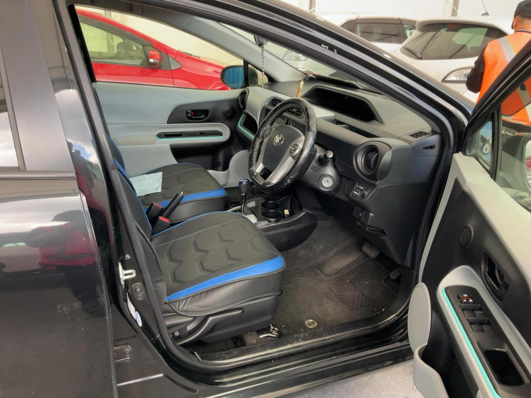 Photo '16' of Toyota Aqua Hybrid