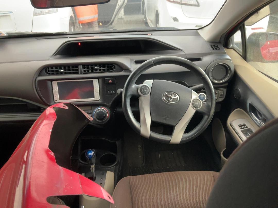 Photo '13' of Toyota Aqua