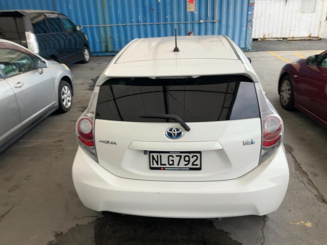 Photo '12' of Toyota Aqua