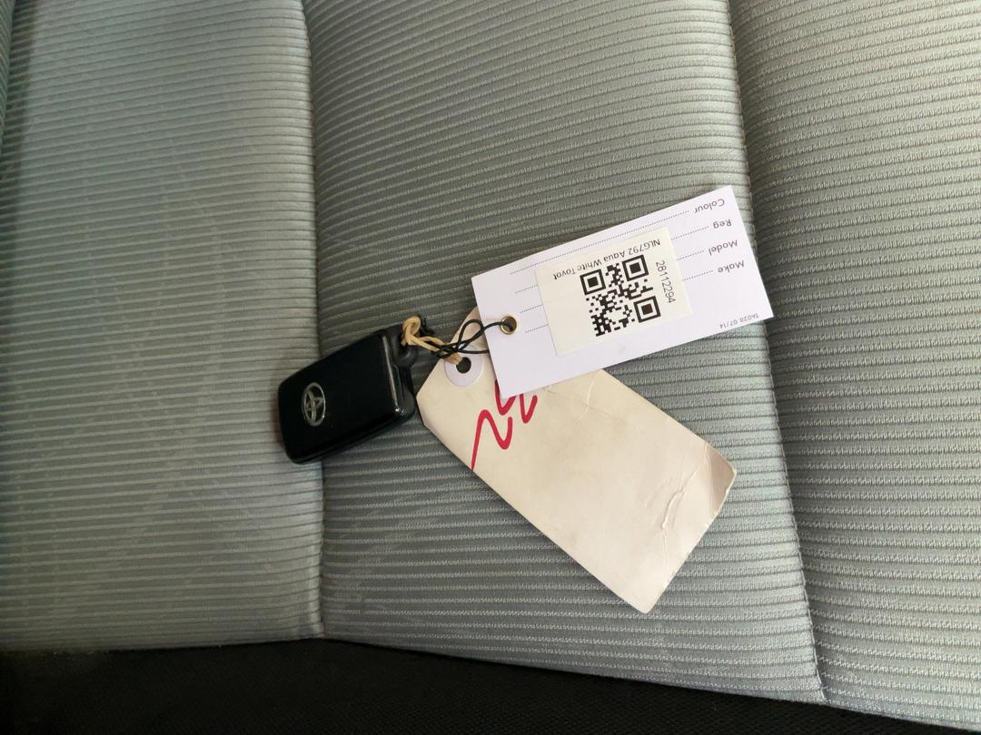 Photo '19' of Toyota Aqua