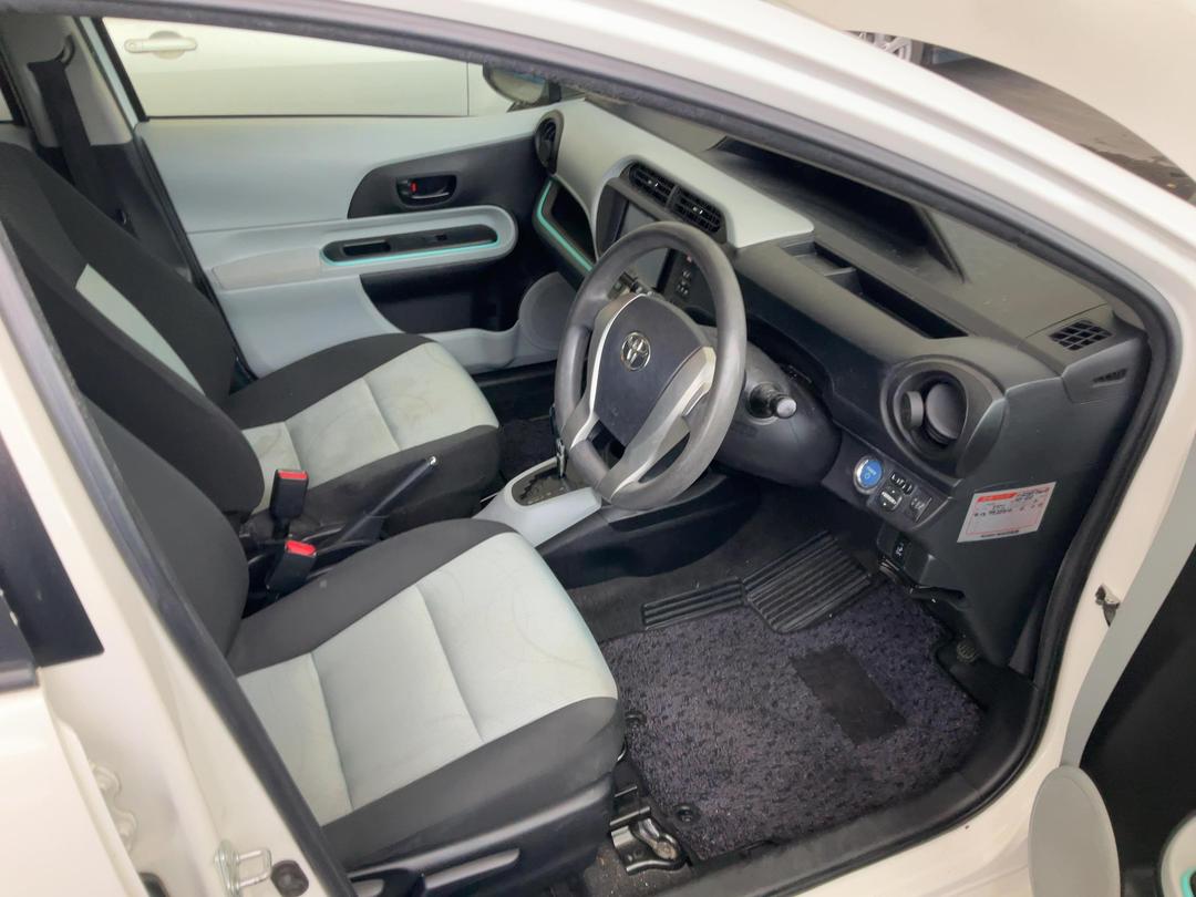 Photo '20' of Toyota Aqua