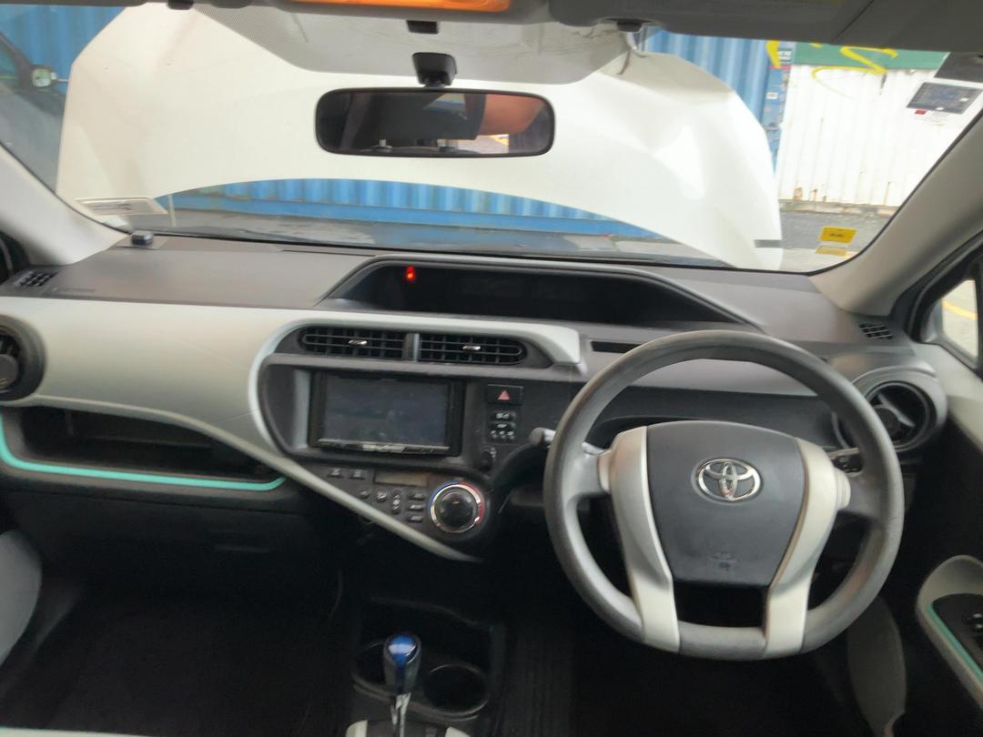 Photo '22' of Toyota Aqua