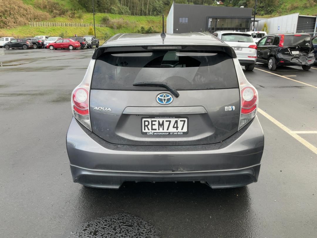 Photo '6' of Toyota Aqua