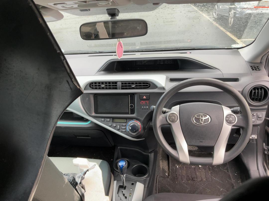 Photo '17' of Toyota Aqua