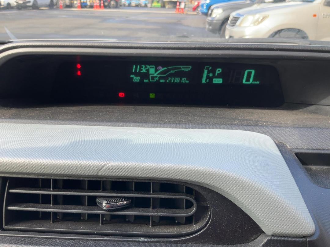 Photo '16' of Toyota Aqua Hybrid