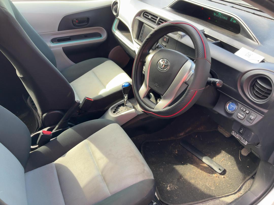 Photo '15' of Toyota Aqua Hybrid