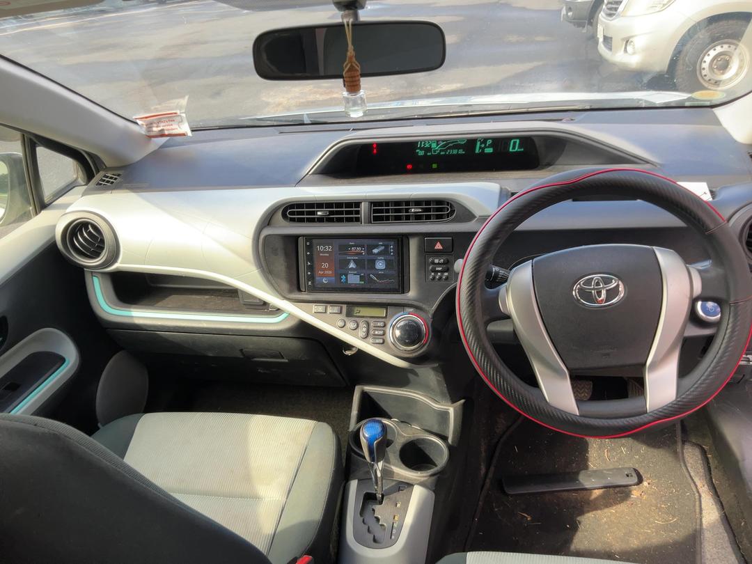 Photo '17' of Toyota Aqua Hybrid