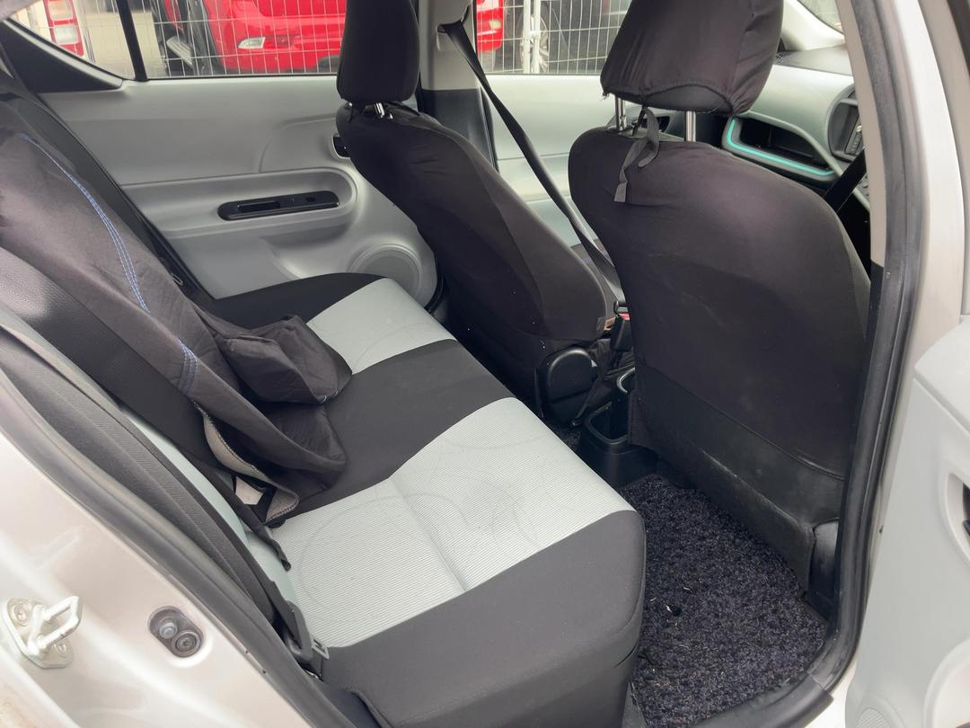 Photo '10' of Toyota Aqua Hybrid