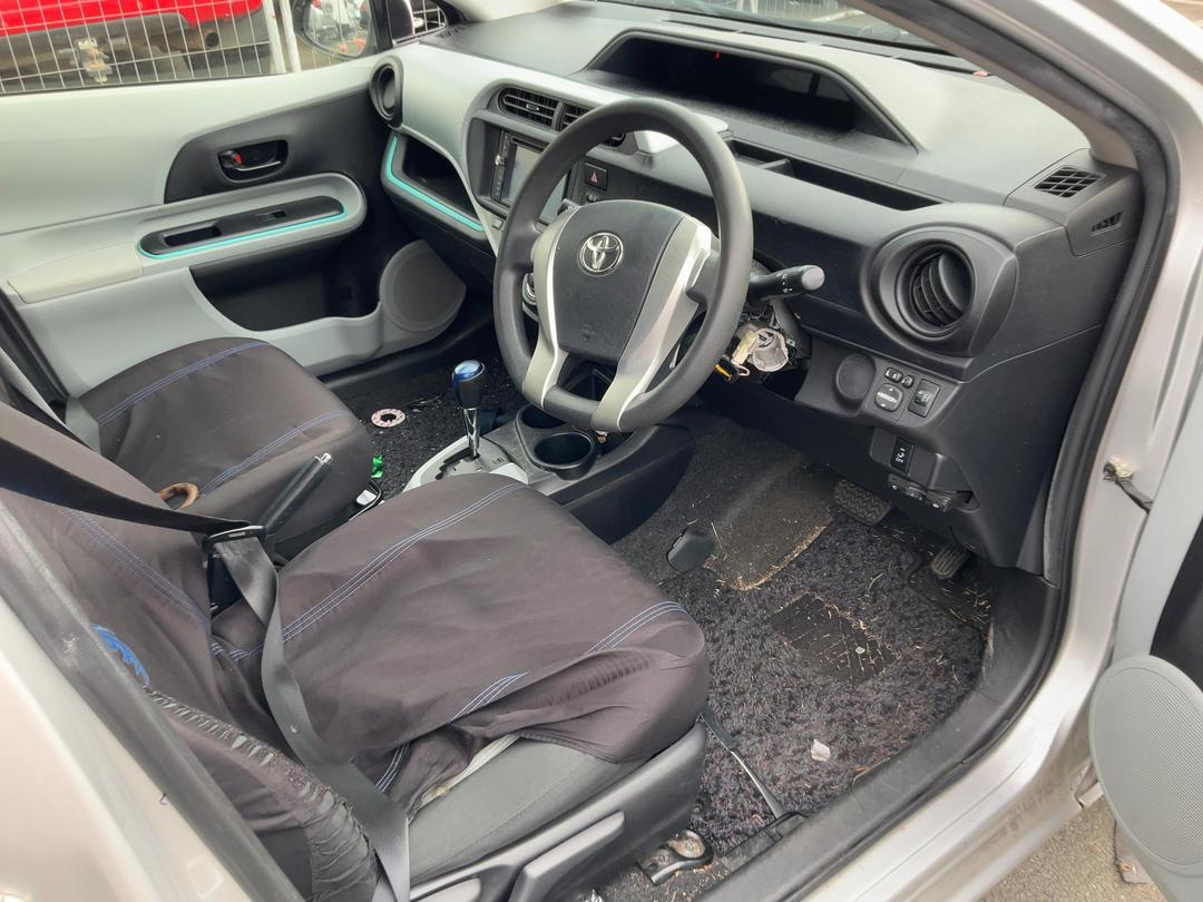 Photo '11' of Toyota Aqua Hybrid