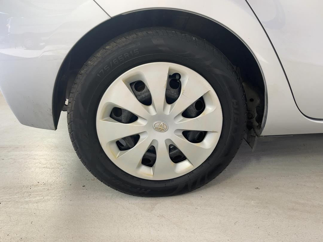 Photo '12' of Toyota Aqua