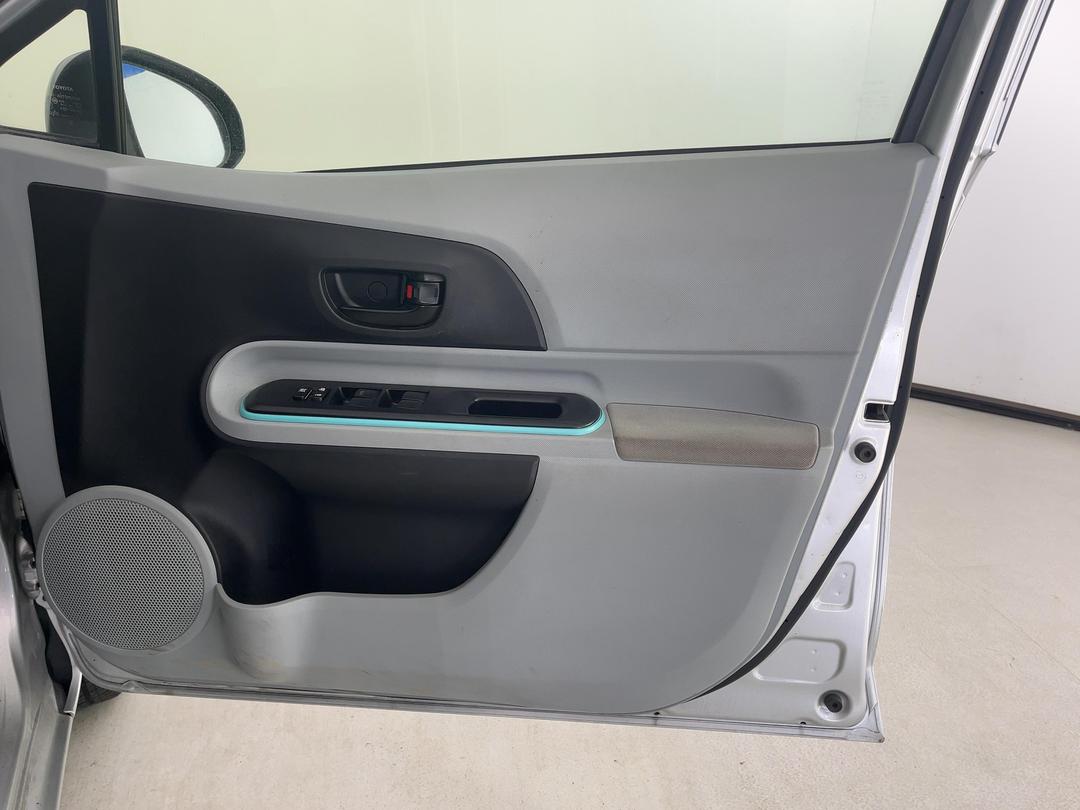 Photo '15' of Toyota Aqua