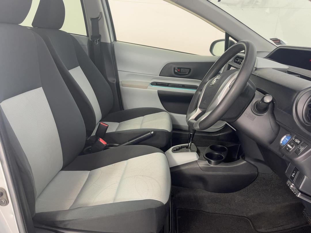 Photo '16' of Toyota Aqua